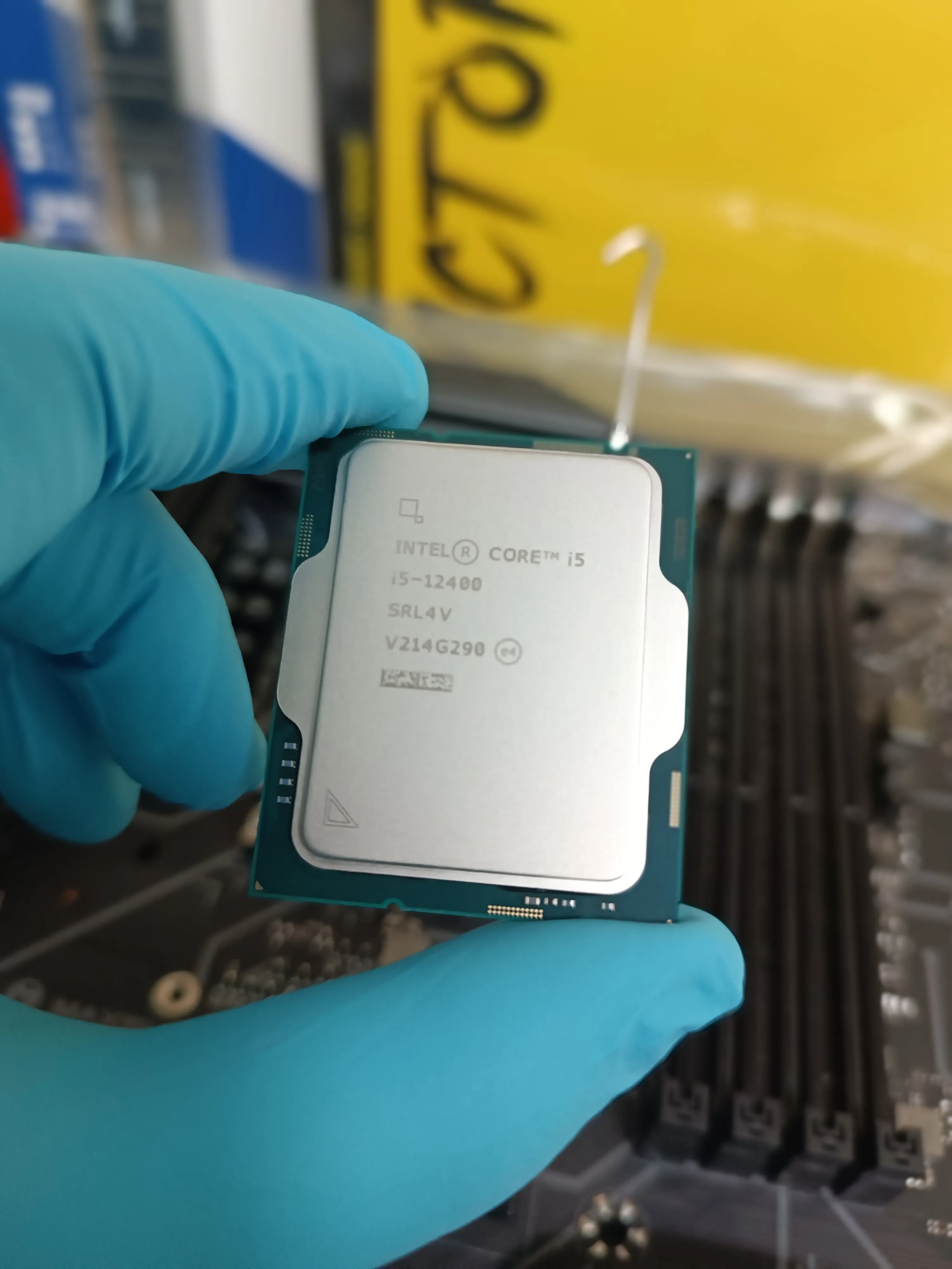 i5-12400